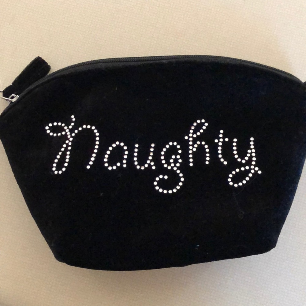 Adorable ‘Naughty and Nice’ makeup bag 😍